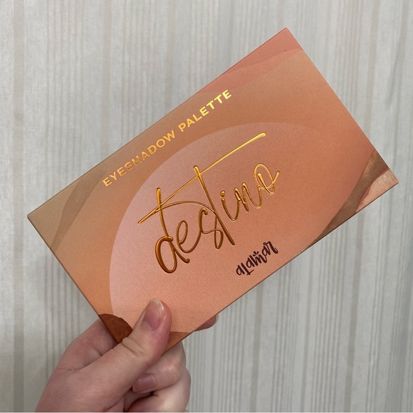 💕Host Pick!💕 NIB🔥 Alamar Cosmetics Destino Eyeshadow Palette - Picture 2 of 7